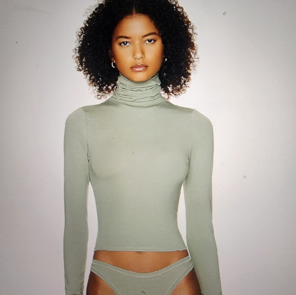 NWT Helsa Size Small Jersey Long Sleeve Turtleneck Sage Green